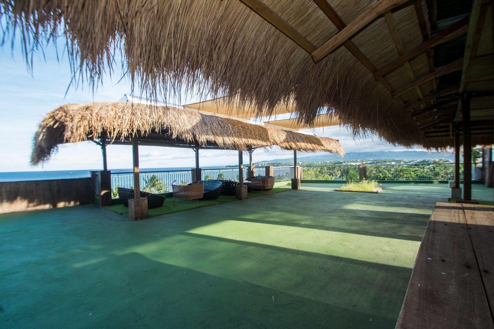 Luxeview Hotel Balabag  エクステリア 写真