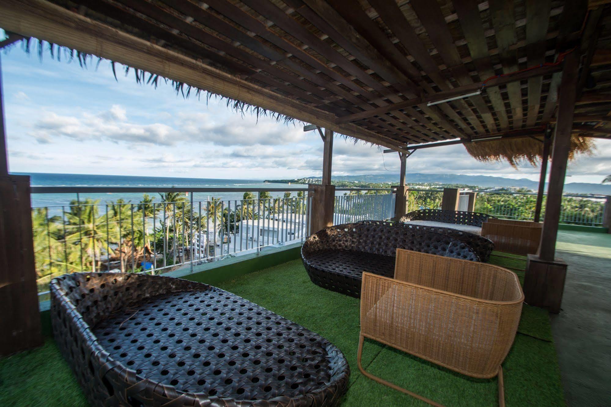 Luxeview Hotel Balabag  エクステリア 写真