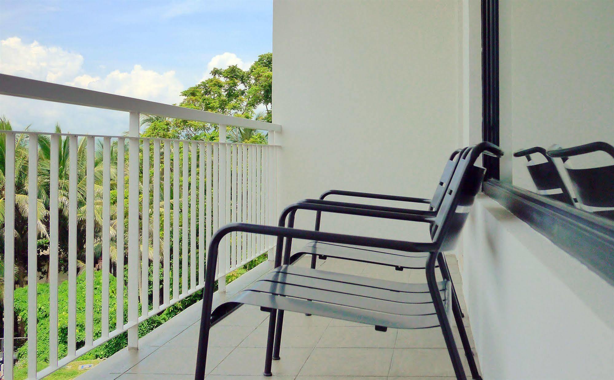 Luxeview Hotel Balabag  エクステリア 写真